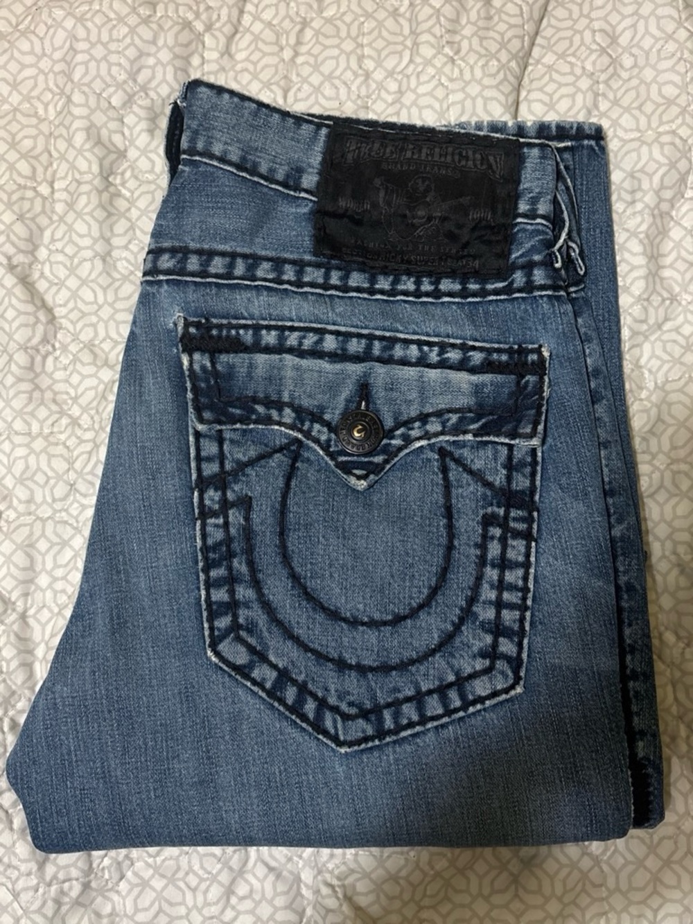 True Religion men’s 34 blue black stitching
